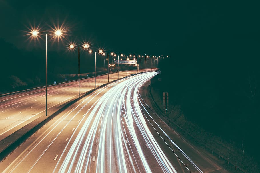 percorsi del traffico stradale, notte, Traffico, sentieri, di notte, urbano, velocità, mezzi di trasporto, autostrada, strada, movimento sfocato, auto, movimento, autostrada a più corsie, scena urbana, crepuscolo, illuminato, lunga esposizione, attrezzatura per l'illuminazione, veicolo terrestre, paesaggio urbano, luce - fenomeno naturale, viaggio, astratto, modalità di trasporto, blu, lampione, sentiero leggero, città, nessuno, direzione, la strada davanti, modo di trasporto, natura, all'aperto, prospettiva decrescente, luce del veicolo, 2K