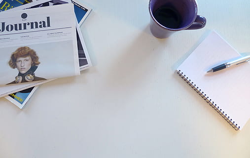 magasin, avis, papir, materiale, Information, artikler, notesbog, pen, kaffe, kontor, forretning, arbejde, bord, meddelelse, kop, drikke, kaffekop, krus, kaffe - drikke, offentliggørelse, Bestil, teknologi, trådløs teknologi, høj vinkel visning, ingen mennesker, indendørs, mad og drikke, forfriskning, forbindelse, note pad, studere, 2K, CC0, offentligt domæne, royaltyfrie