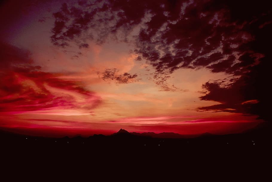 naturalesa, núvols, cel, vermell, atmosfera, núvol - cel, bellesa a la natura, escenics - natura, cel dramàtic, tranquil·litat, posta de sol, escena tranquil·la, silueta, cap gent, idíl·lic, color rosa, medi ambient, por, color taronja, estat d'ànim atmosfèric, paisatge, majestuós, cel romàntic, a l'aire lliure, fosc, porpra, brillant, 2K