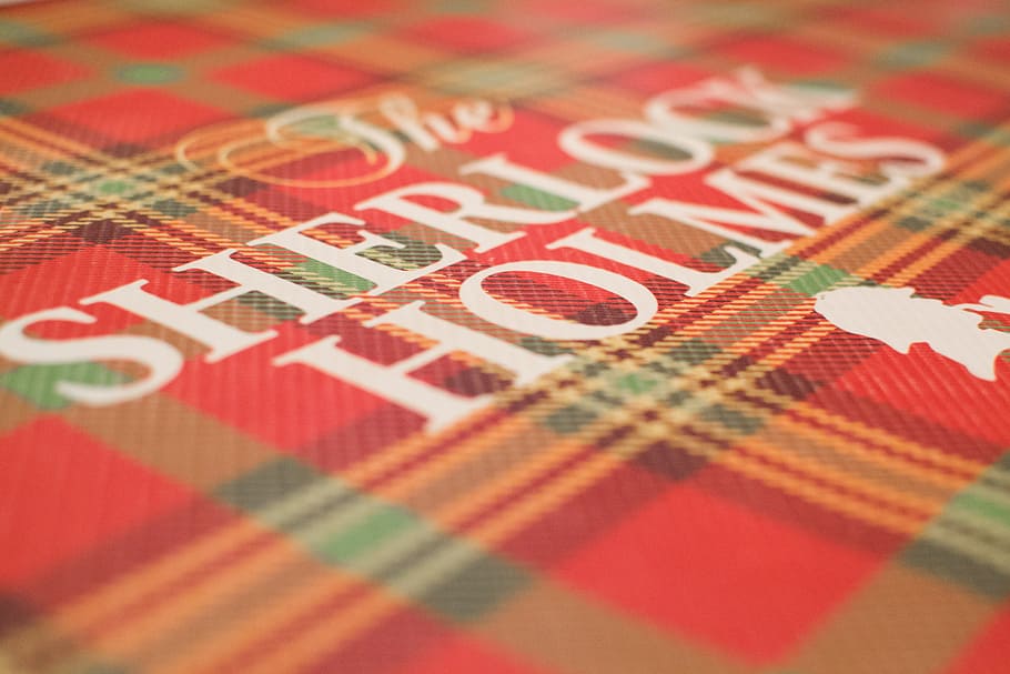 text de sherlock holmes, Sherlock Holmes, llibre, patró, detectiu, investigador, Holmes, sherlock, història, agent, moneda, moneda de paper, enfocament selectiu, fons, marc complet, a l'interior, vermell, primer pla, cap gent, tèxtil, multicolor, catifa - decoració, paper, art i artesania, disseny, estovalles, textura, natura morta, nombre, comunicació, patró comprovat, 2K