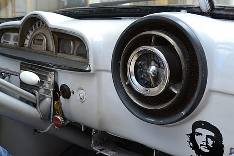 havana, Cuba, vecchi tempi, auto, veicolo, Pontiac, cruscotto, modo di trasporto, mezzi di trasporto, veicolo terrestre, veicolo a motore, avvicinamento, in stile retrò, faro, macchina vintage, giorno, nessuno, metallo, all'aperto, viaggio, parte del veicolo, ruota, colore nero, concentrarsi sulle conoscenze acquisite, stazionario, cromo, lusso, 4K, CC0, dominio pubblico, privo di copyright