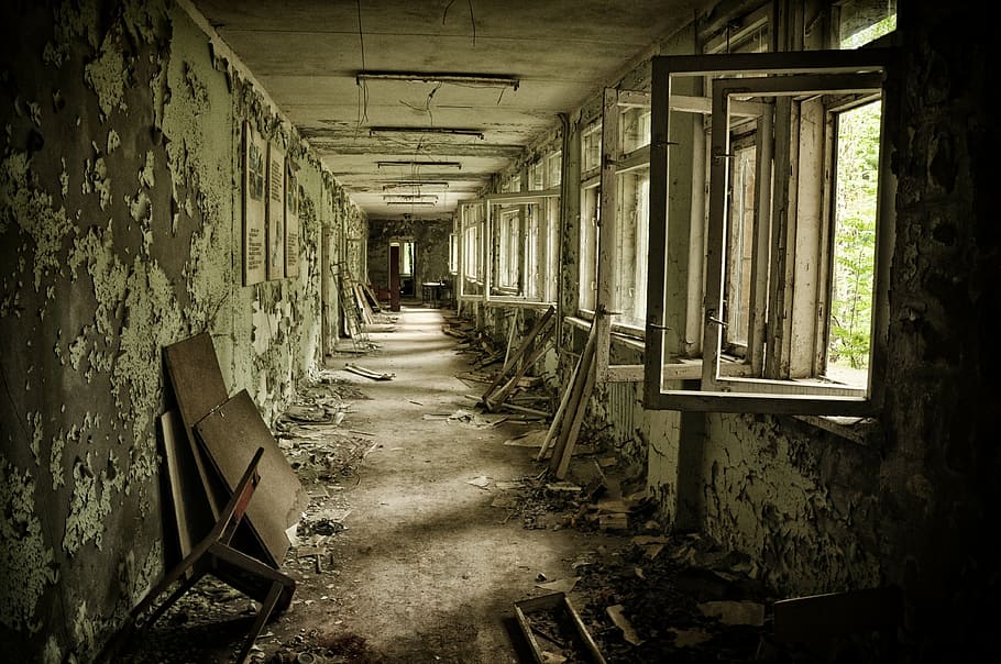 foto, buit, va naufragar, edifici, pripyat, chernobyl, abandonat, fantasmal, brut, vell, fosc, arruïnat, horror, trencat, aixafar, arquitectura, espatllat, cap gent, absència, a l'interior, desordenat, putrefacció, destrucció, obsoleta, finestra, estructura construïda, declivi, deteriorament, brutícia, arcade, mal estat, passadís, dia, sostre, 4K