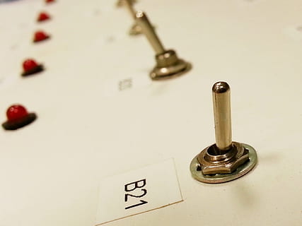 pulsante, controllo, pannello di controllo, interruttore, comando, tavola, operare, operazione, gestire, in casa, avvicinamento, nessuno, testo, carta, girato in studio, metallo, comunicazione, natura morta, numero, vista dall'alto, sceneggiatura occidentale, chiave, messa a fuoco selettiva, lancetta delle ore, musica, quadrante, tecnologia, tempo, puntina, penna stilografica, mano minuta, 1080P, CC0, dominio pubblico, privo di copyright