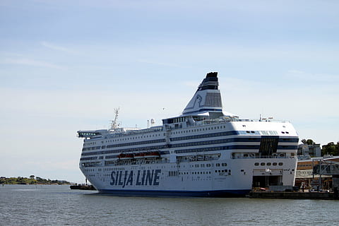 færge, skib, støvle, krydser, ferie, på søen, ocean, hav, kæmpe stor, Forsendelse, bil færge, rutekørsel, skibstrafik, turisme, passagerer, himmel, vand, nautiske fartøj, havnefronten, arkitektur, bygget struktur, transportmidler, bygning udvendig, natur, dag, transportform, krydstogt, ingen mennesker, krydstogtskib, udendørs, rejse, bygning, passagerskib, 4K, CC0, offentligt domæne, royaltyfrie