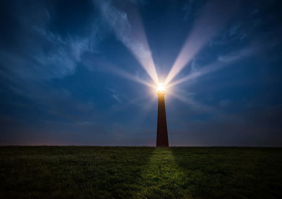 foto de silueta, ligero, mar, Faro, costa, cielo, noche, Envío, luces, edificio, torre, playa, prado, Holanda, mar del Norte, Dom, naturaleza, belleza en la naturaleza, hierba, rayo de sol, ambiente, tranquilidad, paisajes - naturaleza, nube - cielo, campo, nadie, luz del sol, paisaje, horizonte, horizonte sobre tierra, escena tranquila, tierra, destello de lente, al aire libre, brillante, brillantemente iluminado, 1080P
