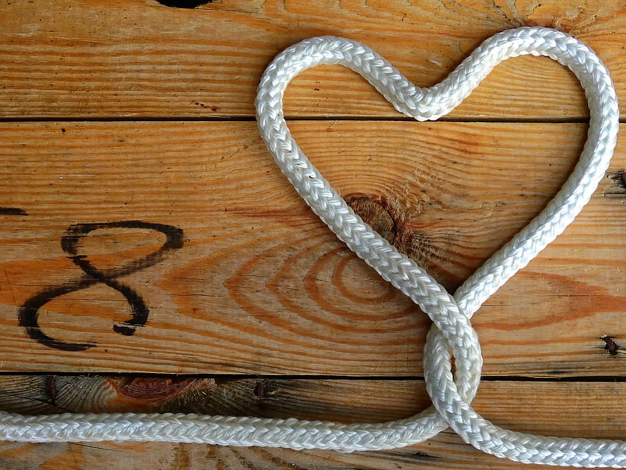flad, lægge, fotografering, hjerte, dannet, hvid, reb, løkke, træ, forbundet, føderale regering, forbindelse, knude, baggrund, kærlighed, romantik, romantisk, Valentins Dag, Mors Dag, fødselsdag, hjerte form, valentins dag - ferie, træ - materiale, tæt på, ingen mennesker, indendørs, dag, positive følelser, emotion, kreativitet, mønster, stilleben, Brun, direkte over, bord, Kunst og håndværk, murbygningsfunktion, hvid farve, besked, 4K