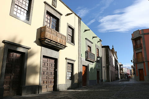 Las Palmas, ispanya, las, palmas, canaria, ada, Kent, bina, renkli, anıt, eski, ev, mimari, dış yapı, yapılı yapı, gökyüzü, pencere, yerleşim bölgesi, doğa, bulut - gökyüzü, sokak, gün, insansız, düşük açılı görünüş, açık havada, Güneş ışığı, patika, ileriye giden yol, kasaba, sıra ev, 5K, CC0, kamu malı, telif ücretsiz