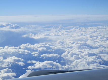 nuvens, acima das nuvens, avião, voar, céu, natureza, viagem, Alto, mosca, montanha, acima, nuvem - céu, veículo aéreo, modo de transporte, transporte, beleza na natureza, scenics - natureza, vôo, ninguém, dia, ar, cloudscape, movimento, asa de avião, em movimento, cor branca, ao ar livre, motor a jato, meteorologia, 2K, CC0, domínio público, royalty free