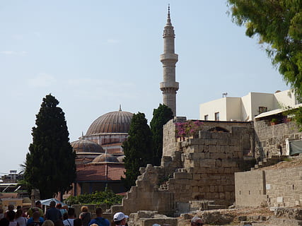 Rhodos, Griechenland, Gebäude, die Architektur, gebaute Struktur, Gebäudehülle, Anbetungsstätte, Religion, Tourismus, Himmel, Kuppel, Reise, Reiseziele, Glauben, Spiritualität, Natur, Gruppe von Leuten, Baum, Tag, Menge, draußen, Besuch, 4K, CC0, gemeinfrei, lizenzfrei