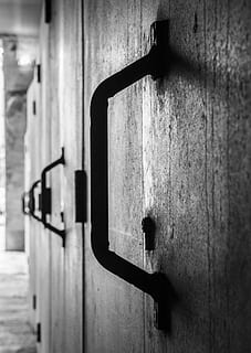 Griff, Tür, Metall, alte Tür, sperren, Fokus auf den Vordergrund, Eingang, Nahansicht, die Architektur, Sicherheit, keine Leute, Holz - Material, Schutz, gebaute Struktur, drinnen, Wandbau - Funktion, Tag, alt, Wand, verriegeln, 1080P, CC0, gemeinfrei, lizenzfrei