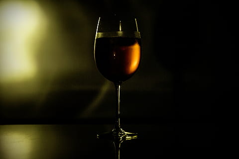 クリアワイングラス, 選択的, 写真, ワイン, ガラス, それでも, アイテム, 物事, 光, 影, シルエット, ボケ, ワイングラス, 赤ワイン, 軽食, ドリンク, アルコール, 飲食, 無人, 閉じる, コップ, 屋内で, スタジオ撮影, 黒の背景, 家庭用機器, 鮮度, フード, トランスペアレント, 静物, ガラス - 材料, 4K, CC0, パブリックドメイン, ロイヤリティフリー