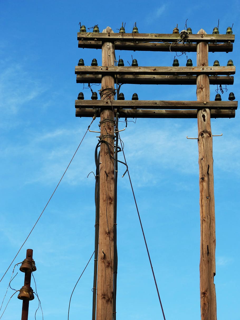 telegrafovat, telegrafní věž, starý, zastaralý, nebe, dřevo - materiál, modrý, nízký úhel pohledu, kabel, elektrické vedení, den, Příroda, technologie, elektřina, venku, pól, elektřina pylon, spojení, nikdo, zdroj napájení, paliva a energie, kov, slunečního světla, lano, dřevěný sloupek, 4K