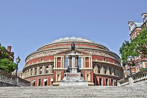 bianca, Marrone, calcestruzzo, dimora, il giro, costruzione, giorno, architettura, infrastruttura, concerto, sala, Londra, alberi, monumento, blu, cielo, esterno dell'edificio, destinazioni di viaggio, palazzo, all'aperto, città, cielo sereno, nessuno, struttura costruita, storia, il passato, viaggio, religione, natura, luogo di culto, cupola, turismo, governo, ornato, 5K