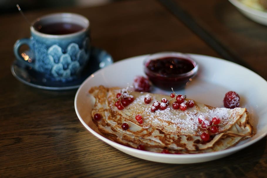 mat, tallerken, kaffe, kopp, bær, frokost, nydelig, dessert, EPICURE, frukt, varmt, sukker, søtsaker, mat og Drikke, friskhet, bord, tre - materiale, spise sunt, innendørs, måltid, velvære, drikke, ingen folk, bær frukt, søt mat, fokusere på forgrunnen, krus, bolle, servise, tekopp, 1080P
