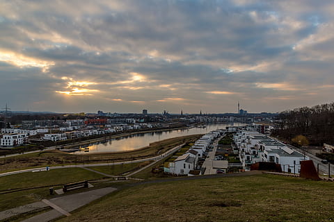 phoenix lake, dortmund, nori, peisaj, apă, lac, peisaj urban, scenă urbană, arhitectură, cer, nor - cer, Sina de cale ferata, apus de soare, transportul feroviar, transport, construită, exteriorul clădirii, oraș, natură, râu, pod, pod - om construit, conexiune, nici o persoana, clădire, vedere în unghi mare, în aer liber, 1080P, CC0, domeniu public, fără drepturi de autor