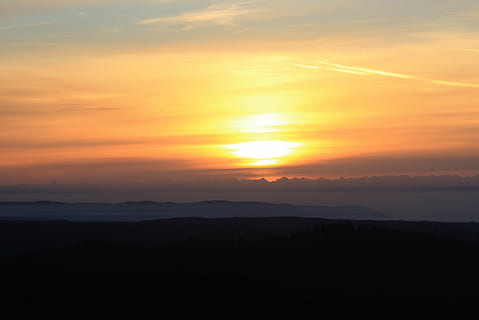 alpin, schwarzer Wald, Panorama, Feldberg, Schweiz, Fön, Fernsicht, Aussicht, Ausblick, Berner Oberland, Berge, Himmel, Landschaft, Sonnenaufgang, morgenrot, rot, Stimmung, Szenen - Natur, Schönheit in der Natur, Sonnenuntergang, ruhige Szene, Ruhe, Silhouette, orange Farbe, Berg, wolke - himmel, idyllisch, Natur, Umgebung, Nicht-städtische Szene, Gebirge, keine Leute, Sonne, majestätisch, Dramatischer Himmel, draußen, romantischer Himmel, 2K, CC0, gemeinfrei, lizenzfrei