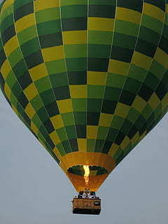 ballon, flyvningen, aften, shugborough hall, luft, himmel, flyve, hed, farverig, kurv, transportere, sjovt, transportmidler, eventyr, ballooning, rejse, luftskib, sommer, dom, blå, høj, ride, ferie, fly, hvid, antenne, fritid, design, varme, flyde, rekreation, skyer, sol, sport, cloudscape, farve, varmluftballon, luftfartøj, transportform, natur, flyvende, mønster, multi farvet, fritidsaktivitet, udendørs, Midt i luften, ekstrem sport, lav vinkel visning, gul, flytter op, opstemthed, 2K, CC0, offentligt domæne, royaltyfrie