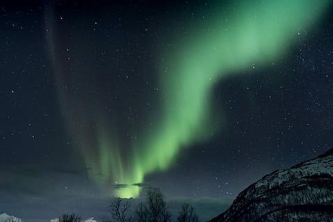 Nordlicht, Aurora Borealis Himmel, Nachthemd, Nacht-, dunkel, Grün, Sterne, Platz, Stern - Raum, Schönheit in der Natur, Astronomie, Szenen - Natur, Himmel, Schnee, kalte Temperatur, Winter, Ruhe, grüne Farbe, keine Leute, Natur, ruhige Szene, majestätisch, Dramatischer Himmel, beleuchtet, Scheu, Aurora Polaris, 5K, CC0, gemeinfrei, lizenzfrei