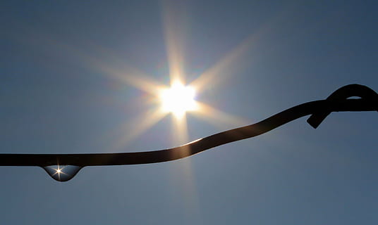 soare, rază de soare, picatură, oglindire, cablu, efect de lumină, cer, ușoară, lumina soarelui, soarele de dimineață, lentila flacara, nici o persoana, vedere unghiulară joasă, natură, în aer liber, frumusețe în natură, zi, siluetă, însorit, cer senin, luminos, liniște, a închide, apă, scenice - natura, să se concentreze asupra primelor elemente, puternic luminat, 2K, CC0, domeniu public, fără drepturi de autor