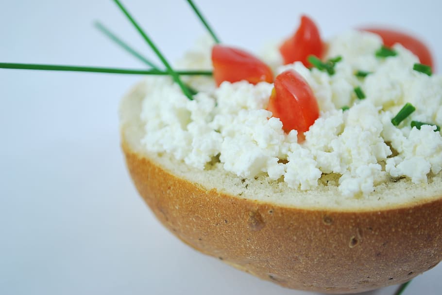insalata, servito, Marrone, ciotola, crema di formaggio, formaggio, pomodoro, rosso, cibo, un panino, prima colazione, cibo e bevande, mangiare sano, avvicinamento, frutti di mare, pronto a mangiare, dolce, frutta, benessere, nessuno, concentrarsi sulle conoscenze acquisite, riso - alimento base, riso, freschezza, in casa, girato in studio, indulgenza, prodotto caseario, cibo dolce, cibo giapponese, contorno, tentazione, vasellame, 4K