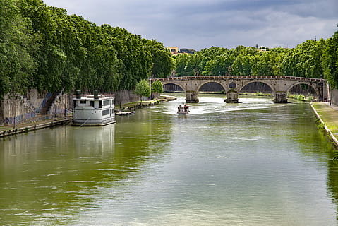 bridge, river, tiber, rome, boat, houseboat, barge, tourism, architecture, roman, italian, italy, europe, bridge - man made structure, connection, water, tree, built structure, transportation, plant, nature, arch, arch bridge, nautical vessel, sky, day, travel destinations, no people, travel, outdoors, passenger craft, 5K, CC0, public domain, royalty free