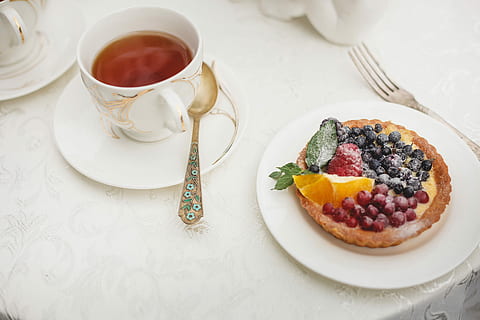 mad, morgenmad, dessert, appetitvækker, kop, hed, drikke, daggry, bord, lækker, frugt, sund og rask, ske, restaurant, mad og drikke, friskhed, krus, køkkenredskaber, varm drikke, plade, klar til at spise, forfriskning, spise redskaber, sund kost, te - varm drikke, te, sødt mad, overbærenhed, stilleben, måltid, porcelæn, ingen mennesker, underkop, te kop, fristelse, tærte - dessert, 5K, CC0, offentligt domæne, royaltyfrie