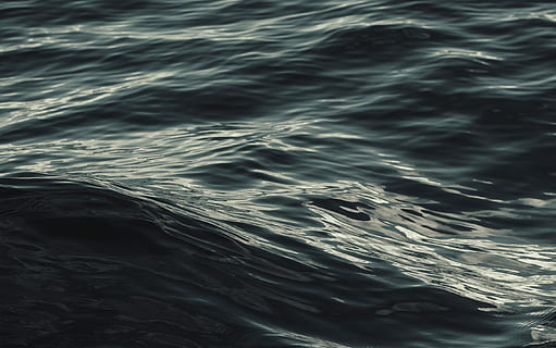 Nahansicht, Foto, Plätschern, Meerwasser, tagsüber Meereswellen, Wasser, Meer, Ozean, Welle, Reflexion, keine Leute, Hintergründe, gewellt, Vollbild, Ufergegend, Bewegung, Natur, Schönheit in der Natur, Tag, draußen, Muster, Ruhe, High Angle View, Sonnenlicht, natürliches Muster, Reinheit, 2K, CC0, gemeinfrei, lizenzfrei