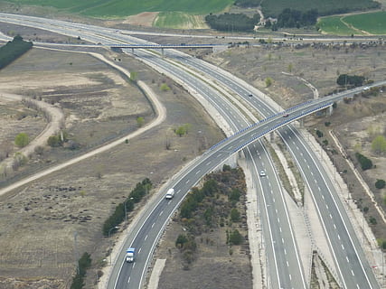 vej, junction, hovedvej, Trafik, køre, vejnet, udsigt, broer, vejbane, transportmidler, høj vinkel visning, miljø, ingen mennesker, transportform, dag, landskab, land køretøj, bil, forbindelse, motor køretøj, gade, natur, udendørs, by, retning, luftfoto, skilt, multiple lane motorvej, Overføring, 4K, CC0, offentligt domæne, royaltyfrie