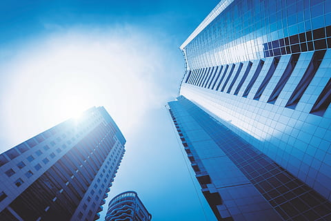 baix, foto d'angle, alt, edifici de pujada, negocis, gratacels, oficina, modern, ciutat, Finances, arquitectura, exterior de l'edifici, vida de ciutat, paisatge urbà, blau, a l'aire lliure, estructura construïda, exterior d’edifici d’oficines, edifici, cel, vista d’angle baix, vidre - material, alta - alta, torre, reflexió, naturalesa, llum solar, districte financer, directament a sota, cap gent, acer, aliatge, 4K, CC0, domini públic, lliure de regalies