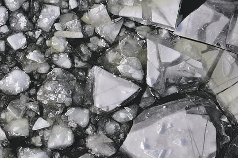 hielo, agua congelada, deshielo, fotograma completo, mineral, nadie, antecedentes, de cerca, cristal, adentro, texturizado, naturaleza muerta, joyería, piedra preciosa, gran grupo de objetos, temperatura fría, piedra - objeto, congelado, cuarzo, transparente, comida y bebida, el color blanco, Gema preciosa, gema semipreciosa, 4K, CC0, dominio público, libre de derechos