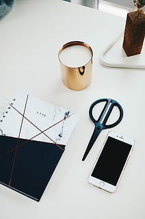 iphone perak 6, di samping, hitam, gunting, putih, notes, meja, iphone emas 6, meja tulis, buku catatan, lilin, telepon, iphone, telepon genggam, apel, kantor, minimalis, kacamata, kertas, pena, masih hidup, dalam ruangan, tampilan sudut tinggi, tidak ada orang, pensil, alat tulis, publikasi, Book, teknologi nirkabel, minum, minuman, komunikasi, merapatkan, pendidikan, warna putih, kacamata untuk membaca, 4K, CC0, domain publik, bebas royalti