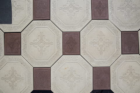 construcció, llambordes, construcció, llambordes, rajola de paviment, patró, fons, resum, arquitectura, hexàgon, forma geomètrica, decoració, ornamentat, disseny, il·lustració, textura, marc complet, a l'interior, cap gent, simetria, primer pla, forma, creativitat, elecció, repetició, funció de construcció de parets, art i artesania, estructura construïda, motiu floral, sostre, arquitectura i art, 5K, CC0, domini públic, lliure de regalies