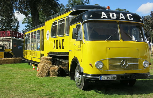 Oldtimer, klassische tage, schloss dyck, autos, Oldtimer-Event, adac, Transport, Landfahrzeug, Bus, Transportart, Transportmittel, öffentliche Verkehrsmittel, Pflanze, Gelb, Natur, Baum, Tag, Gras, Land, Feld, keine Leute, Sonnenlicht, Text, draußen, Schulbus, Parkplatz, stationär, 2K, CC0, gemeinfrei, lizenzfrei