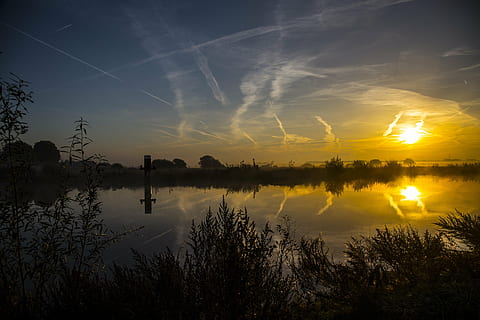 Sonne, hefst, Wasser, kalt, Niederlande, Winter, ze, holländische Landschaft, Holland, Sonnenaufgang, Himmel, Reflexion, Schönheit in der Natur, Szenen - Natur, Sonnenuntergang, Ruhe, ruhige Szene, wolke - himmel, See, Silhouette, keine Leute, Pflanze, Baum, idyllisch, Natur, Nicht-städtische Szene, Sonnenlicht, draußen, Kondensstreifen, Reflexionssee, 5K, CC0, gemeinfrei, lizenzfrei