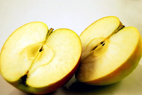 apel, buah, irisan, dibelah dua, setengah, buah-buahan, matang, vitamin, pencuci mulut, nutrisi, makan sehat, makanan dan minuman, makanan, kesegaran, mengiris, kesejahteraan, tembakan studio, buah apel, dalam ruangan, merapatkan, kuning, masih hidup, tidak ada orang, latar belakang putih, pisang, sekelompok objek, tiga benda, dua benda, camilan, 1080P, CC0, domain publik, bebas royalti