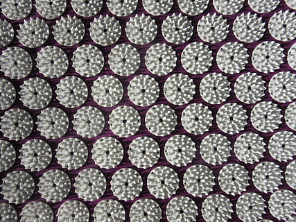 akupressurmatte, modello, regolarmente, cerchio, appuntito, geometria, sfondi, astratto, decorazione, fotogramma intero, nessuno, avvicinamento, strutturato, design, forma, ripetizione, forma geometrica, in casa, abbondanza, architettura, giorno, struttura costruita, tetto, direttamente sopra, arte e artigianato, ornato, 4K, CC0, dominio pubblico, privo di copyright