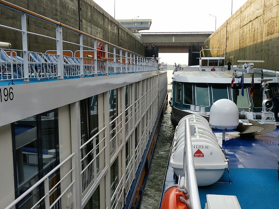 danub, bloqueig, riu, Enviament, barrage, vaixell, creuer per riu, creuer, cambra de bloqueig, wachau, dia, port, vaixell nàutic, cap gent, a l'aire lliure, arquitectura, estructura construïda, manera de transport, transport, exterior de l'edifici, barana, naturalesa, vehicle terrestre, ciutat, viatjar, transport públic, llum solar, aigua, amarrat, en fila, embarcacions de passatgers, 4K