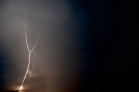 lighting storm, lightning, clouds, night, thunderstorm, weather, storm, sky, nature, rain, thunder, light, strike, bolt, dark, cloud - sky, power in nature, power, beauty in nature, low angle view, forked lightning, no people, illuminated, copy space, vitality, warning sign, sign, electricity, outdoors, meteorology, ominous, 4K, CC0, public domain, royalty free
