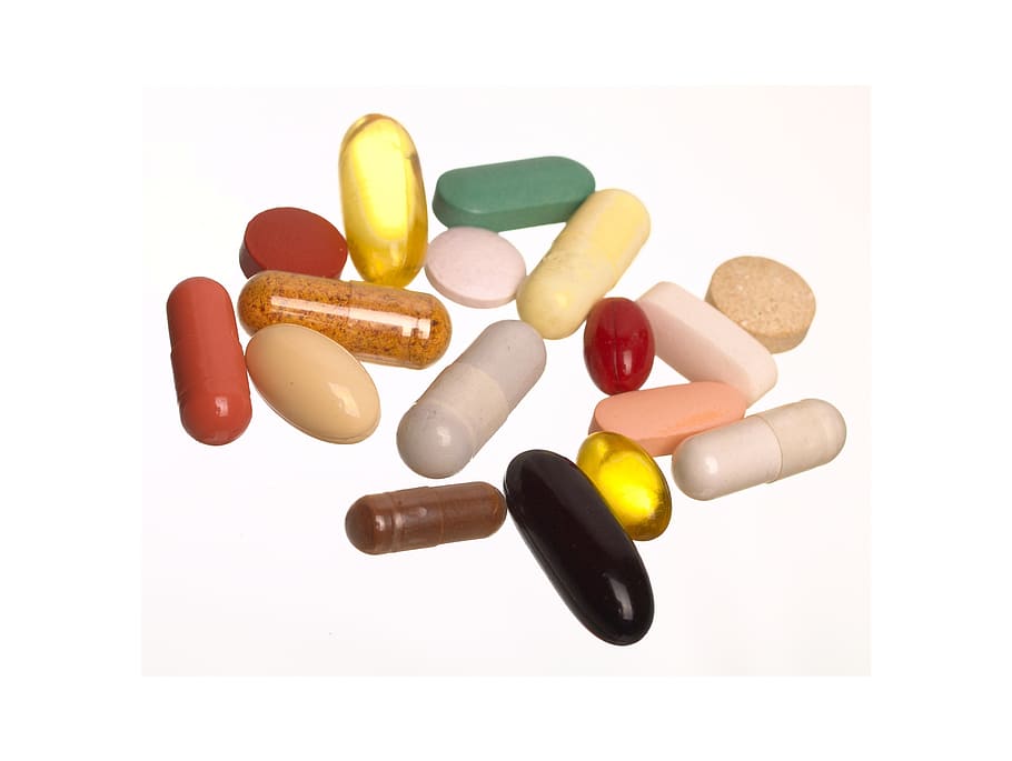 lot de píndoles de medicaments de colors assortits, comprimits, blanc, el rerefons, farmàcia, la malaltia, emmalaltir, cura, M'agrada, la píndola, medicaments, fons blanc, tir de l'estudi, pastilla, dosi, medicina, càpsula, a l'interior, salut i medicina, cap gent, primer pla, natura morta, gran grup d'objectes, suplement nutricional, multicolor, vitamina, variació, vista d’angle alt, elecció, grup d'objectes, tallar, excés, 2K