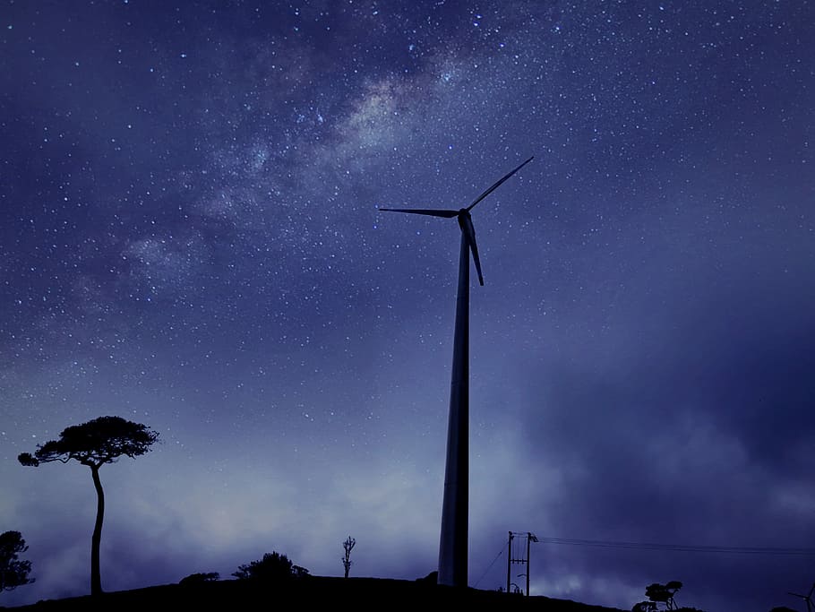 lletós, fotografia de manera, molí de vent, nit estrellada, digital, fons de pantalla, arquitectura, estructura, fosc, nit, estrelles, cel, estrella - espai, astronomia, vista d’angle baix, bellesa a la natura, estrella, generació de combustible i energia, arbre, espai, galàxia, escenics - natura, naturalesa, silueta, camp estel·lar, aerogenerador, energia eòlica, turbina, energia renovable, cap gent, a l'aire lliure, Via Làctea, espai i astronomia, poder a la natura, 4K