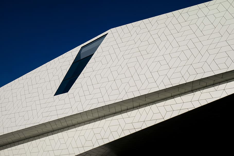 edificio de concreto blanco, foto, blanco, tablero, edificio, arquitectura, modelo, resumen, pared, estructura construida, cielo, vista de ángulo bajo, cielo limpio, nadie, exterior del edificio, naturaleza, destinos de viaje, moderno, día, luz del sol, al aire libre, azul, el color blanco, soleado, viaje, ciudad, cultura de las artes y entretenimiento, 4K