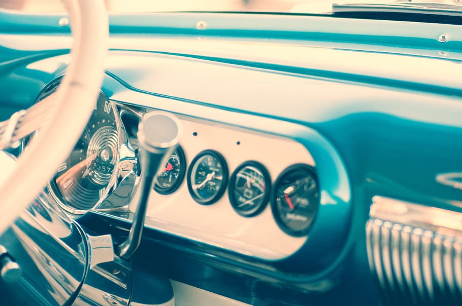 interiorul gol al vehiculului, mașină, tablou de bord, interior, calibre, auto, mijloc de transport, transport, vehicul cu motor, vehiculul terestru, a închide, nici o persoana, stil retro, tehnologie, panou de control, interiorul vehiculului, interiorul mașinii, volan, mașină de epocă, metal, în interior, conexiune, zi, luxos, 4K