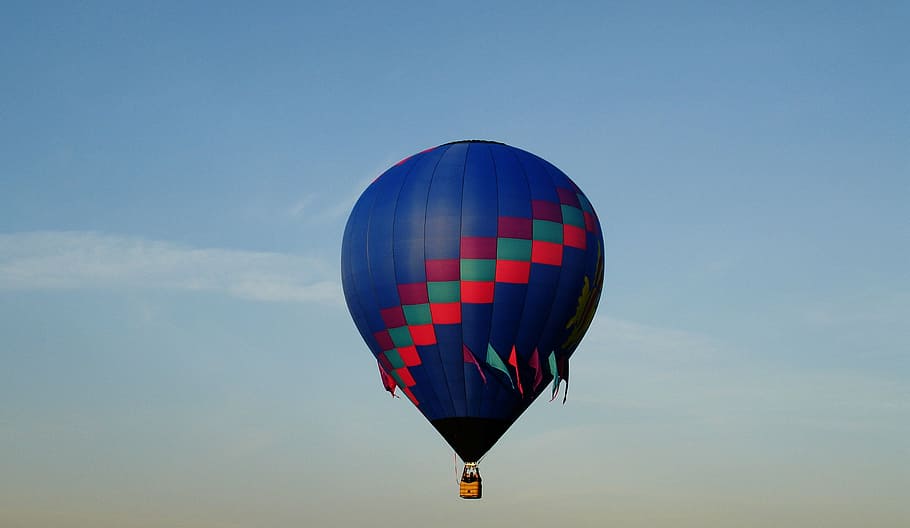 alto, volare, divertimento, ricreazione, giro, estate, volo, aria calda, mongolfiera, Palloncino, palloncino colorato, cielo blu, cielo palloncino, festival della mongolfiera, all'aperto, volante, avventura, veicolo aereo, cestino, aria, cielo, mezzi di trasporto, viaggio, sport, calore - temperatura, mezz'aria, multicolore, modo di trasporto, blu, natura, festa in mongolfiera, la libertà, movimento, attività di svago, contenitore, 2K