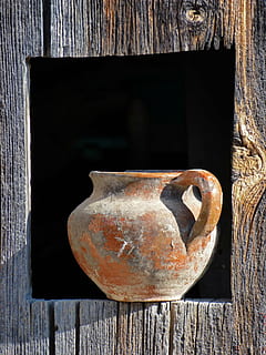 borcan, ceramică, noroi, meşteşuguri, ulcioare, rustic, lemn - material, vechi, culturi, ulcior, de modă veche, a închide, nici o persoana, metal, ruginit, zi, erodate, în aer liber, un singur obiect, natură, lumina soarelui, texturată, uşă, Siguranță, mâner, Intrare, arhitectură, rumegus, 4K, CC0, domeniu public, fără drepturi de autor