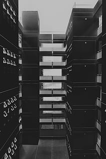 bangunan, modern, Arsitektur, struktur, flat, gedung apartemen, perumahan, baru, gaya, Desain, hitam, halaman, teras, rumah, kabut, hitam dan putih, dalam ruangan, rak, sekelompok besar objek, tidak ada orang, pendidikan, Book, berturut-turut, pengaturan, rak buku, budaya seni dan hiburan, publikasi, kelimpahan, tumpukan, belajar, Perpustakaan, masih hidup, mebel, ketiadaan, pengulangan, 4K, CC0, domain publik, bebas royalti