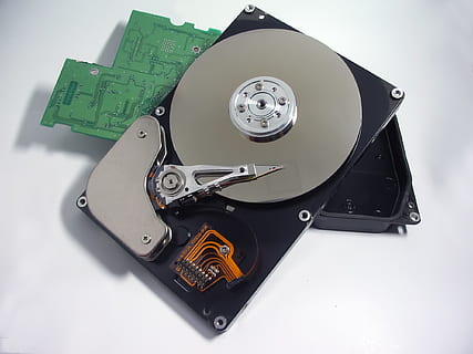 noir, gris, CD ROM, disque dur, métal, Matériel, ordinateur, La technologie, le magasin, Industrie électronique, prise de vue en studio, à l'intérieur, fermer, personne, lien, équipement, record, la musique, culture artistique et divertissement, fond blanc, industrie, plaque tournante, la communication, équipement informatique, équipement électrique, 1080P, CC0, domaine public, libre de droits