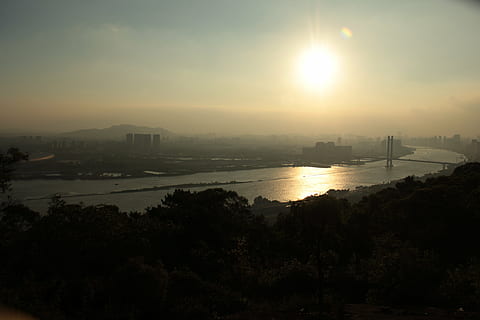 solnedgang, sol, flod, bjerg, landskab, vand, himmel, arkitektur, bygning udvendig, bygget struktur, natur, by, ingen mennesker, sollys, hav, bygning, plante, skønhed i naturen, scenics - natur, udendørs, bybilledet, træ, Bugt, 5K, CC0, offentligt domæne, royaltyfrie
