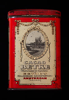 cacao, boks, pakke, gammel, historisk, retro, tin, beholder, rød, tæt på, ingen mennesker, enkelt objekt, tekst, meddelelse, vestlige script, indendørs, metal, studio skud, sikkerhed, sort baggrund, stilleben, skåret ud, arkitektur, beskyttelse, 2K, CC0, offentligt domæne, royaltyfrie