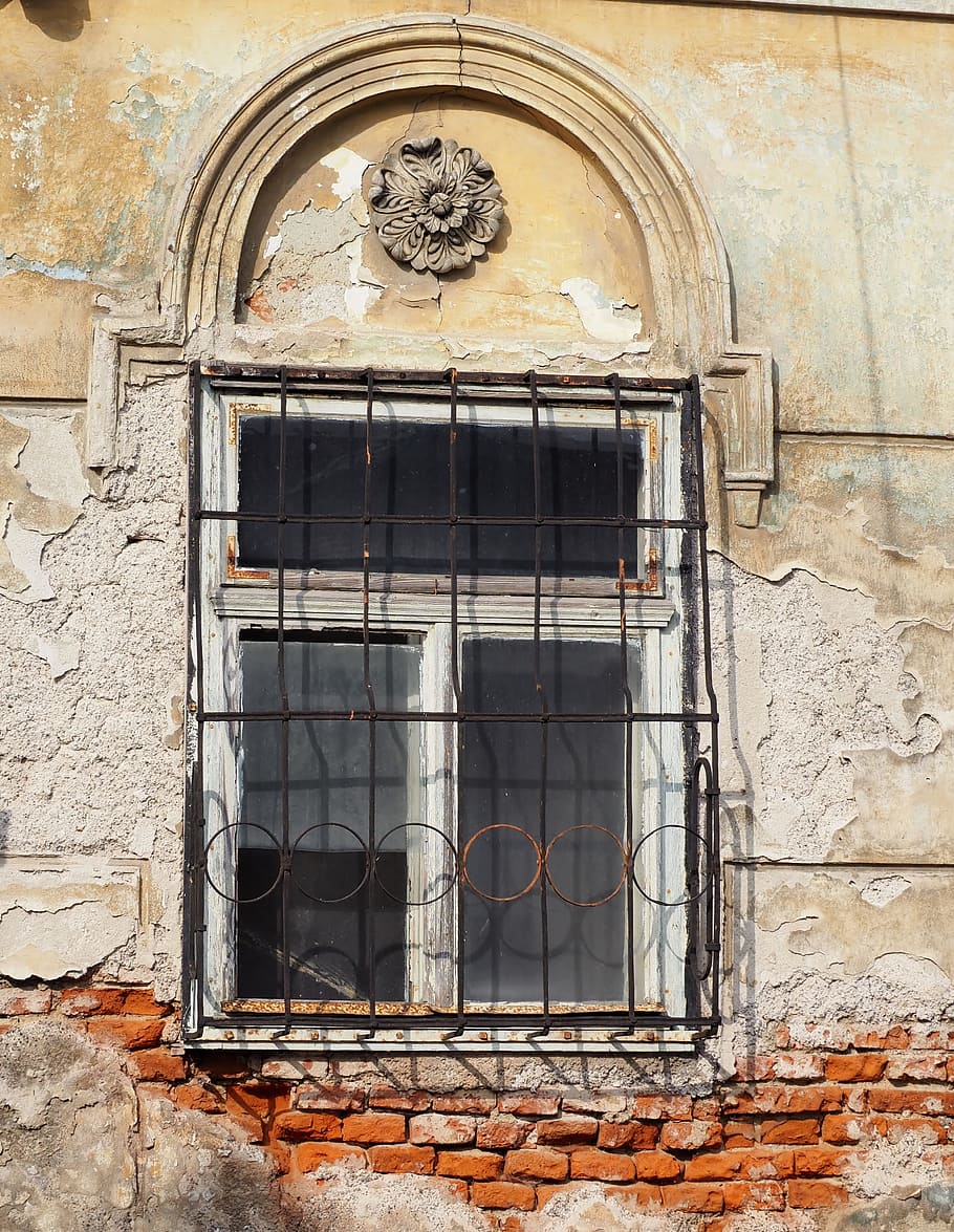 vecchia finestra, inferriate delle finestre, finestra, vecchio, griglia, grattugiare, facciata, finestra sbarrata, metallo, ferro battuto, parete, pietra, griglia di acciaio, hauswand, ornamento, verschnörkelt, castello, architettura, struttura costruita, esterno dell'edificio, costruzione, nessuno, arco, giorno, caratteristica della parete, Entrata, porta, chiuso, intemperie, abbandonato, Casa, Inquadratura dal basso, all'aperto, sicurezza, murale, 2K