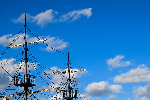 segelt, Masten, Schiff, Boot, Segelboot, nautisch, Marine, Himmel, Wolken, Segelschiff, Blau, wolke - himmel, Wasserfahrzeug, Großsegler, Flachwinkelansicht, Natur, keine Leute, Mast, Tag, draußen, Pole, Transport, Seil, Transportmittel, die Architektur, Metall, hoher Abschnitt, Takelwerk, 5K, CC0, gemeinfrei, lizenzfrei